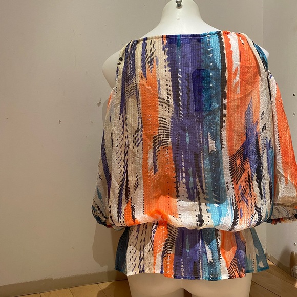 NWT Guess blouse in size XL - Picture 2 of 6